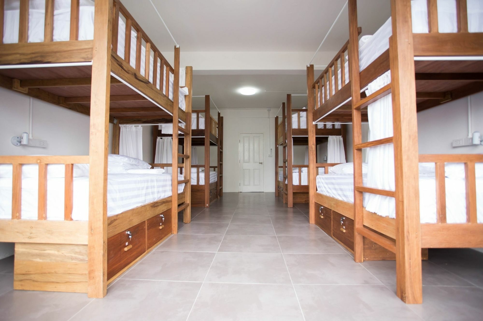Yha Thapae Station Hostel Чиангмай Екстериор снимка